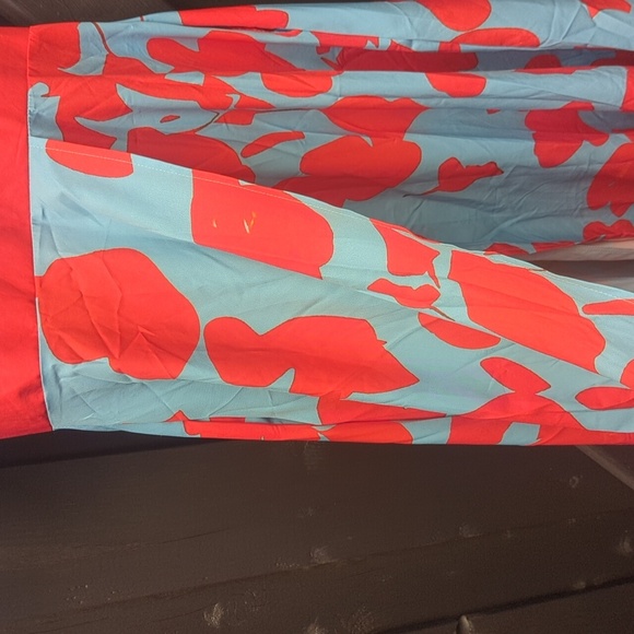 Women's Vibrant Temperament V-neck Floral dress. Short Sleeved Size Small BNWOT - Picture 3 of 9